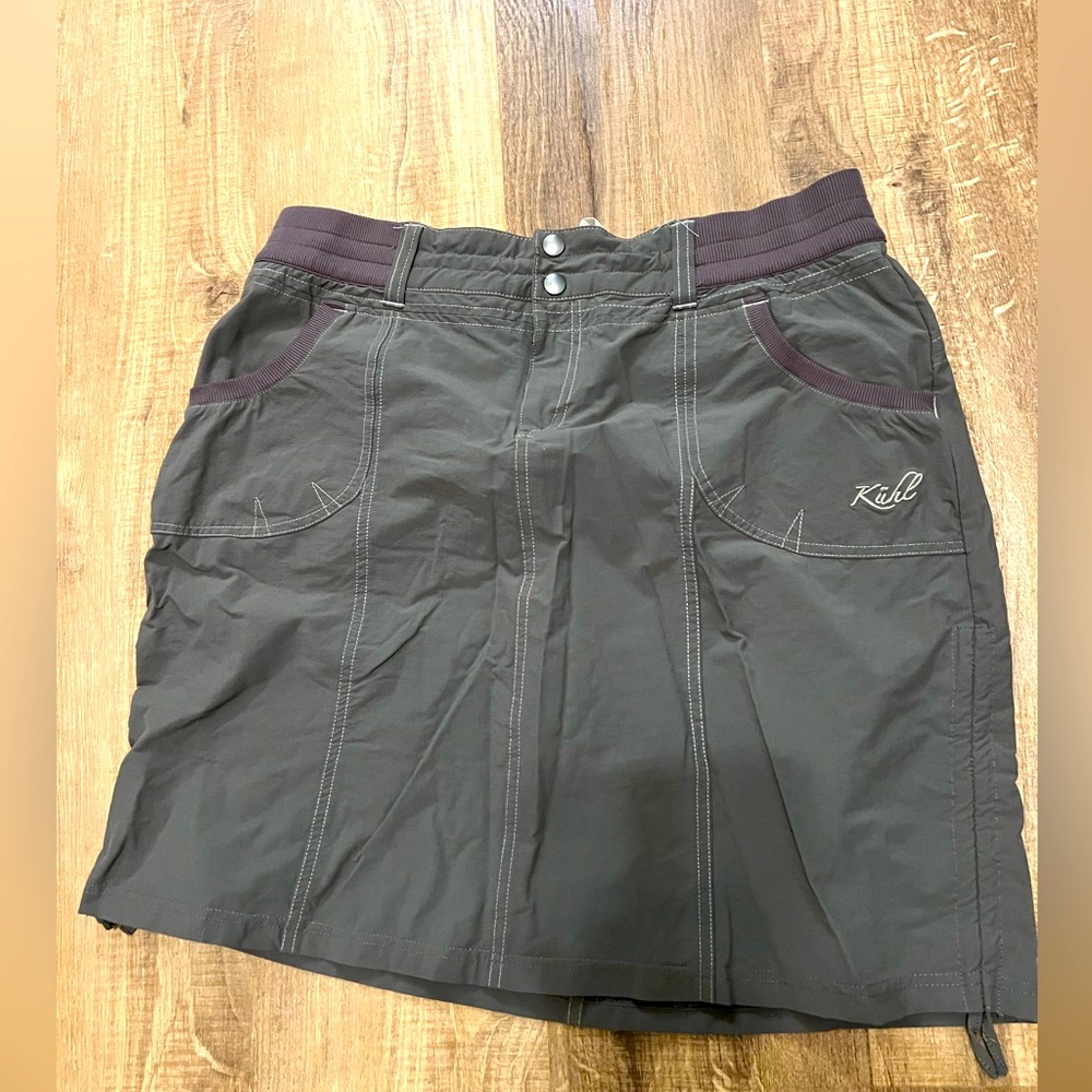 Kuhl Women's Gray Skirt - cargo khaki style with purple trim detail
